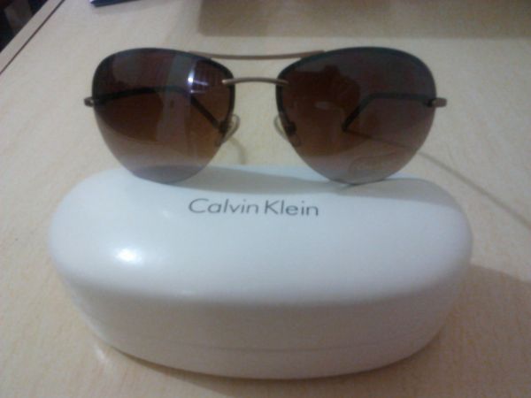 Calvin Klein Aviador Feminino R$ 180,00